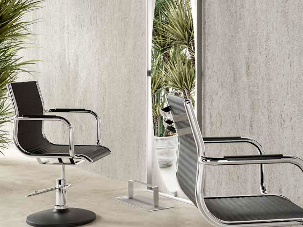 Friseurstuhl in der Saloneinrichtung Der Friseurstuhl in der Friseureinrichtung